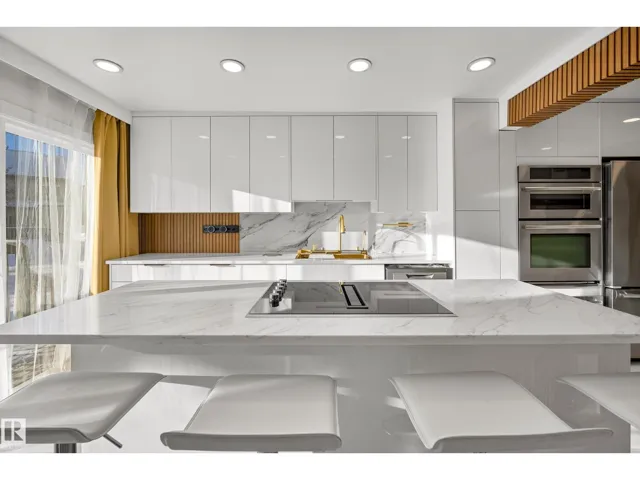 11A MEADOWLARK VG NW, Edmonton, Alberta T4R5X3