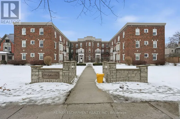 3 - 54 DUFFERIN AVENUE, Brantford, Ontario N3T4P5