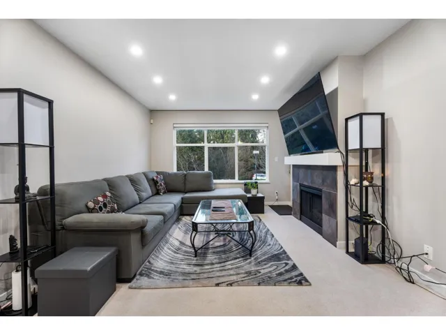 203 14885 105 AVENUE, Surrey, British Columbia V3R2V6