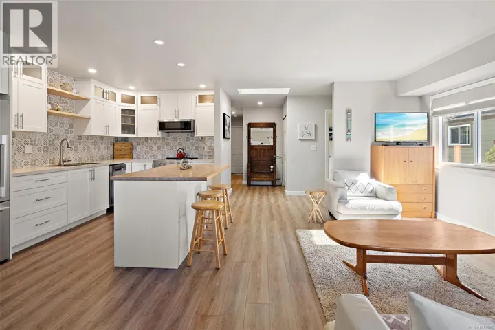 6 10008 Third St, Sidney, British Columbia V8L3B3
