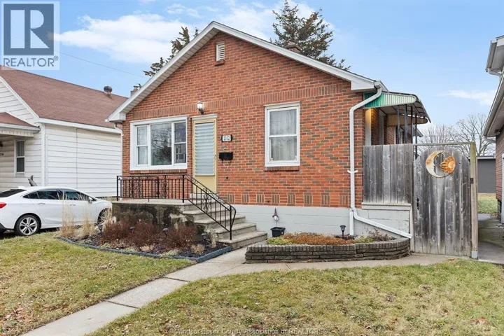 2332 MERCER, Windsor, Ontario N8X3R3
