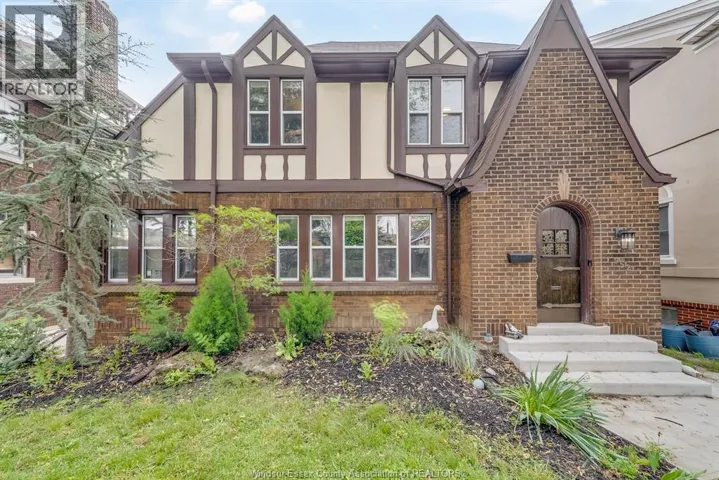 952 VICTORIA AVENUE, Windsor, Ontario N9A4N4