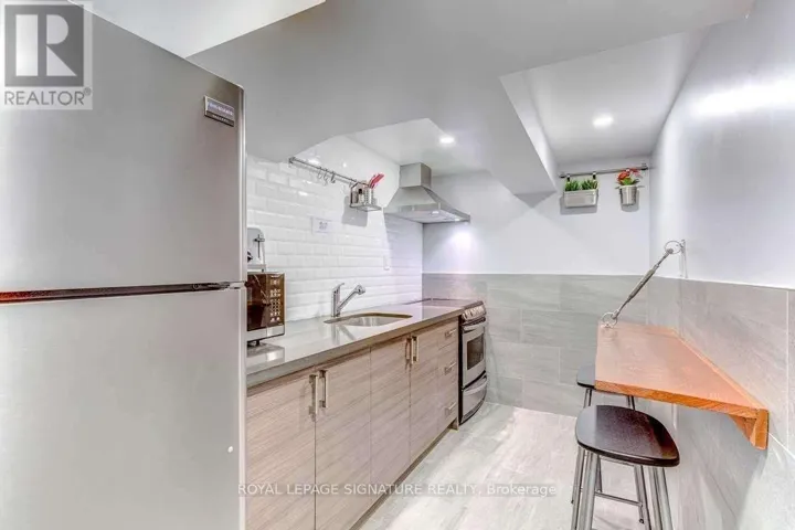 LOWER - 394 KANE AVENUE, Toronto (Keelesdale-Eglinton West), Ontario M6M3P4