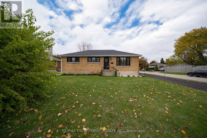 37 ROWANWOOD AVENUE, Brantford, Ontario N3S7C1