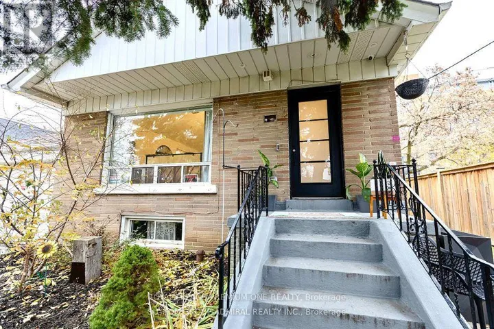 44 BAYCREST AVENUE, Toronto (Englemount-Lawrence), Ontario M6A1W1