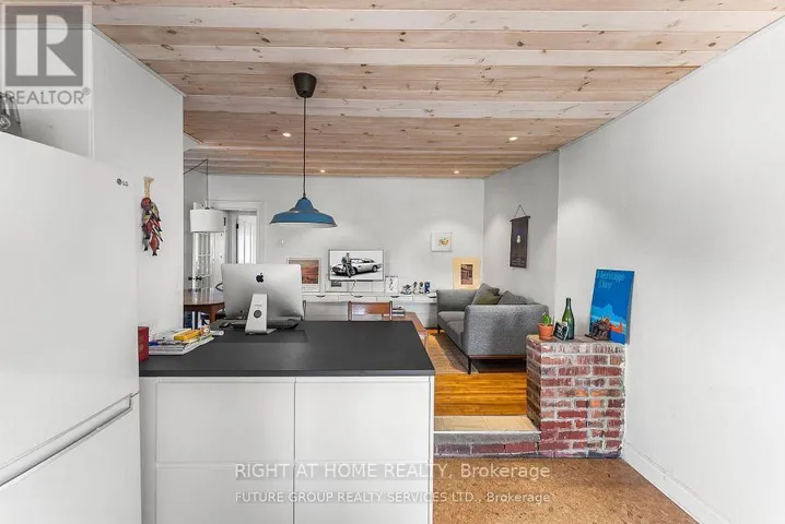 3RD FLOOR - 10 BORDEN STREET, Toronto (University), Ontario M5S2M9