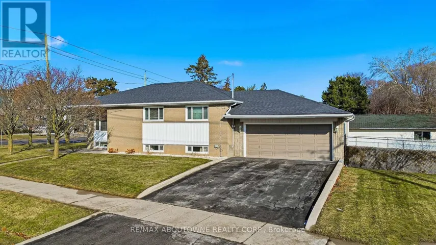 491 WARMINISTER DRIVE, Oakville (WO West), Ontario L6L4N4