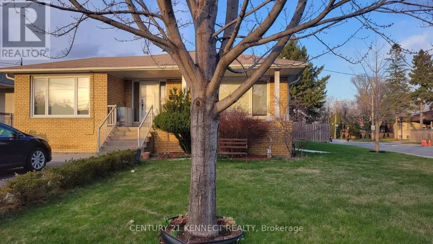 LOWER - 1 EVANSTON DRIVE, Toronto (Bathurst Manor), Ontario M3H5N9