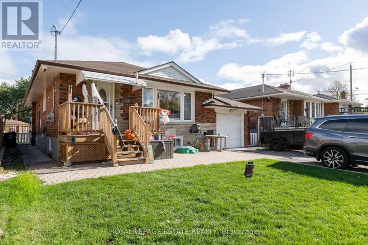 5 BARLOW ROAD, Toronto (Woburn), Ontario M1G2B3