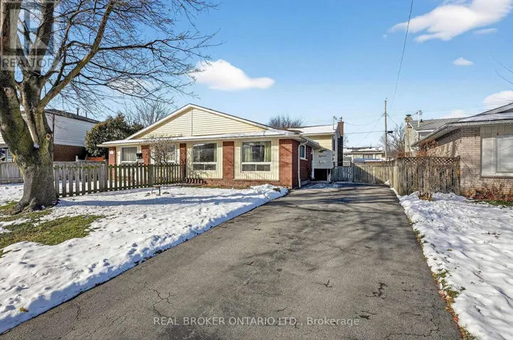 18 FAIRWAY DRIVE, Hamilton (Vincent), Ontario L8K5L4