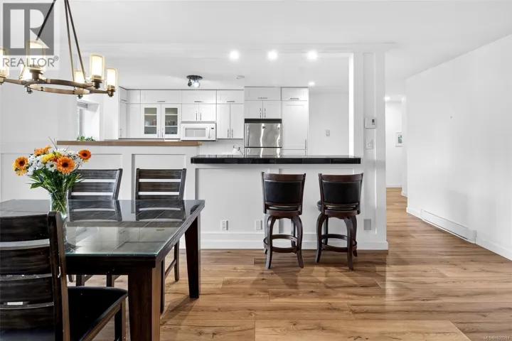 3990 Bow Rd, Saanich, British Columbia V8N3B1