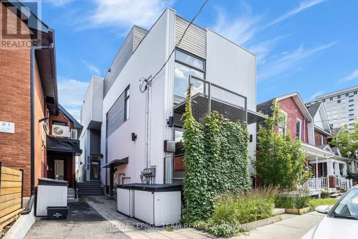 B - 123 CARRUTHERS AVENUE, Ottawa, Ontario K1Y1N4