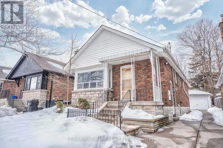18 ROBLIN AVENUE, Toronto (East York), Ontario M4C3P8
