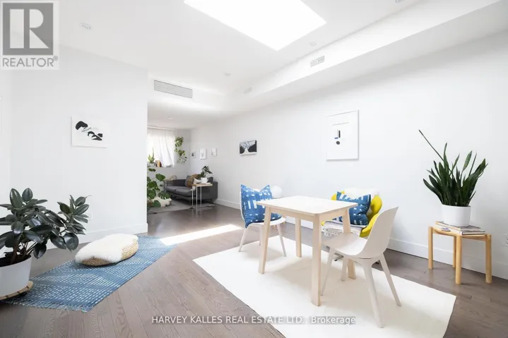 101 - 2076 DUNDAS STREET W, Toronto (Roncesvalles), Ontario M6R1W9