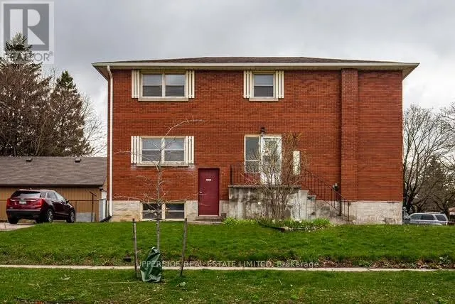 7 BALMORAL DRIVE, Kitchener, Ontario N2M2J7