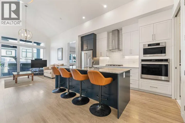 12572 Crestmont Boulevard SW, Calgary, Alberta T3B6J5