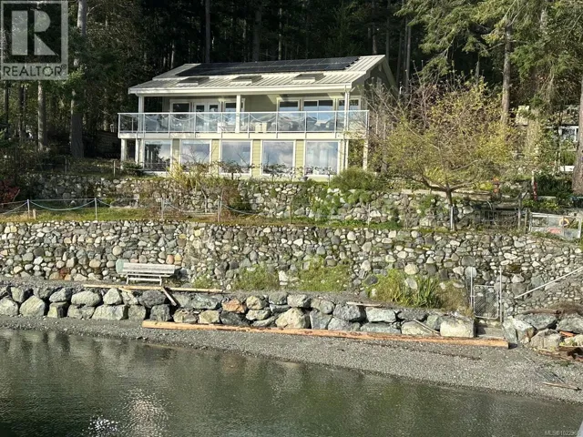 10 McKenzie Cres, Piers Island, British Columbia V8L5Y7