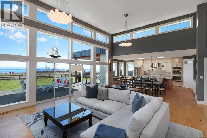 300 Connemara Rd, Comox, British Columbia V9M3T4