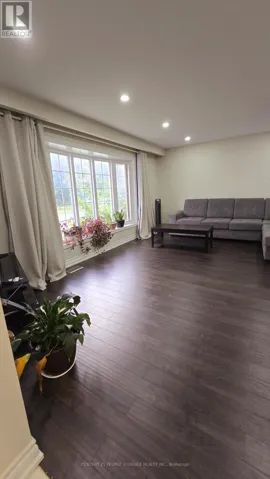 22 MURCHISON CRESCENT, Toronto (Mount Olive-Silverstone-Jamestown), Ontario M9V3P6