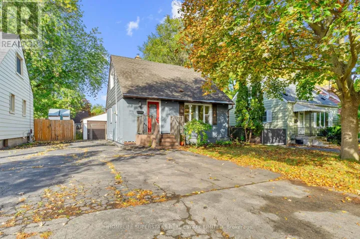 13 LEWIS STREET, Hamilton (McQuesten), Ontario L8H6C3