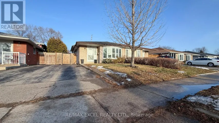 1849 BONNYMEDE DRIVE, Mississauga (Clarkson), Ontario L5J1E2
