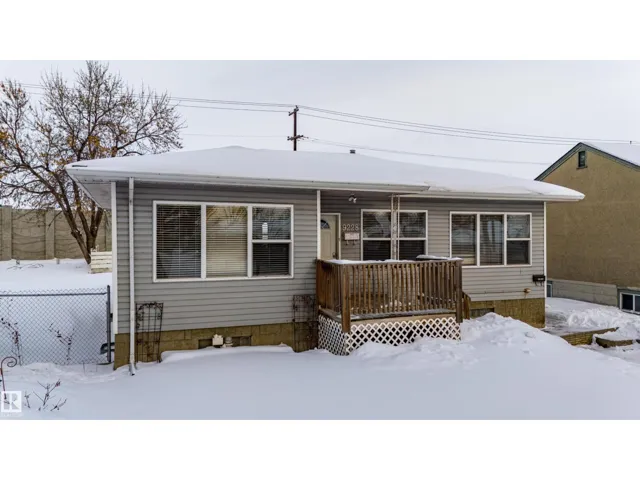 9228 124A AV NW, Edmonton, Alberta T5G0W2