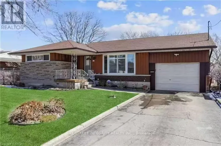 11 SOUTHILL DRIVE, Hamilton (Centremount), Ontario L9A3K4