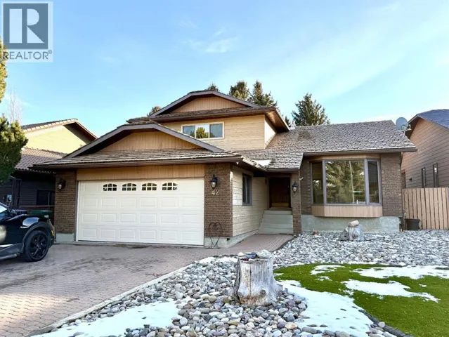 42 Ridgewood Boulevard W, Lethbridge, Alberta T1K6B9