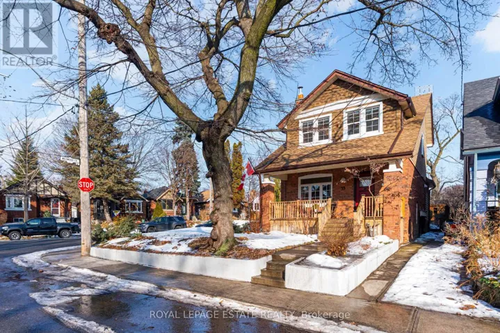 33 LADYKIRK AVENUE, Toronto (Woodbine Corridor), Ontario M4L3K8