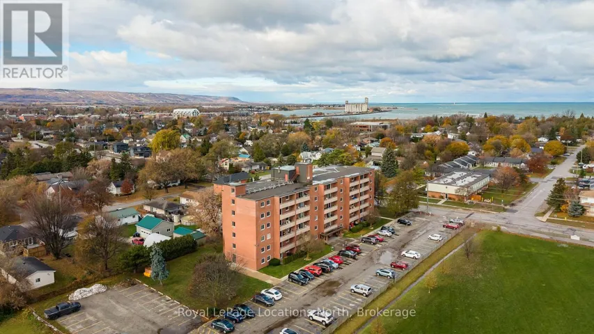405 - 460 ONTARIO STREET, Collingwood, Ontario L9Y4E5