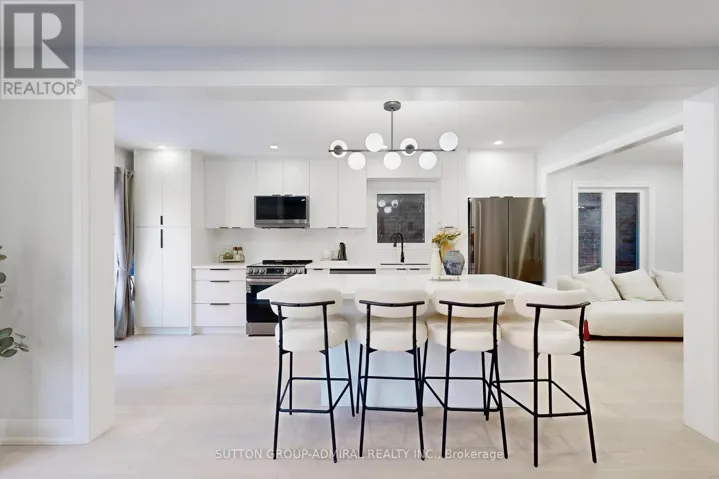 31 WHITNEY PLACE, Vaughan (Lakeview Estates), Ontario L4J6V9