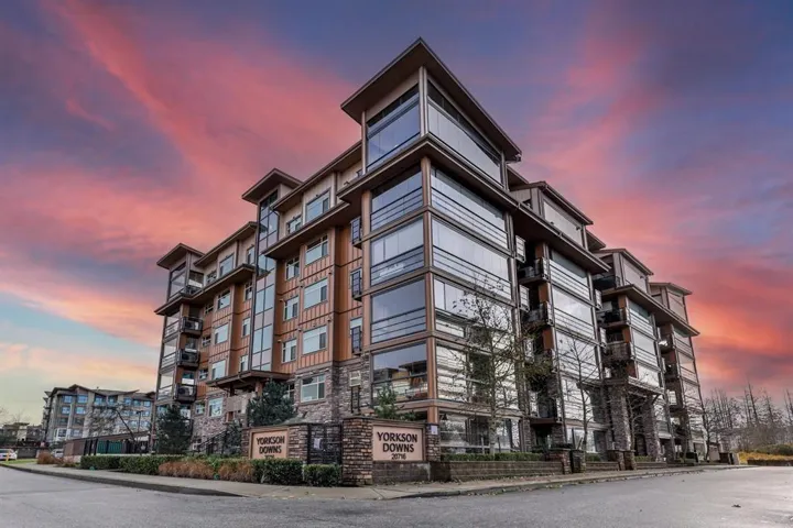 B627 20716 WILLOUGHBY TOWN CENTER DRIVE, Langley, British Columbia V2Y3J8