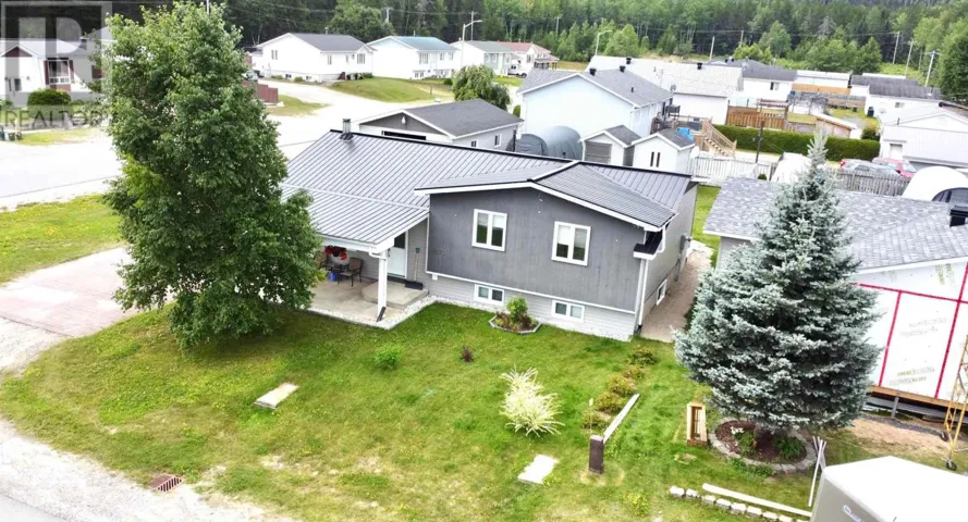 833 Des Rosiers RUE, Dubreuilville, Ontario P0S1B0