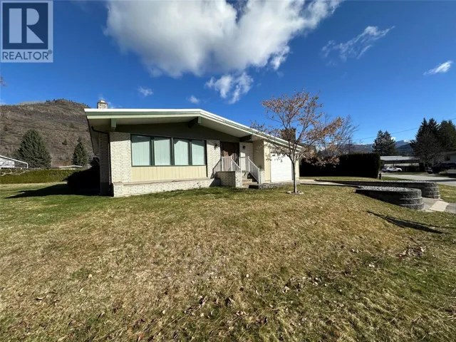 725 3rd Street, Montrose, British Columbia V0G1P0
