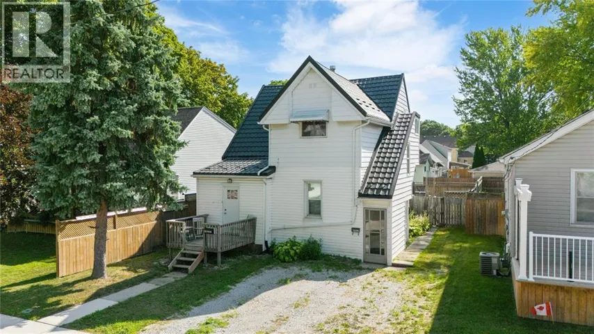 404 RUSSELL STREET, Sarnia, Ontario N7T3M7