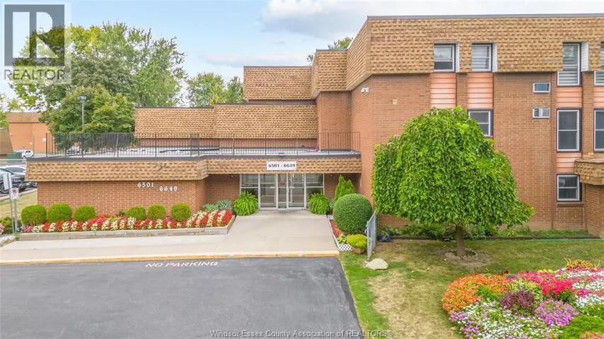 6583 THORNBERRY Unit# 361, Windsor, Ontario N8T3A6