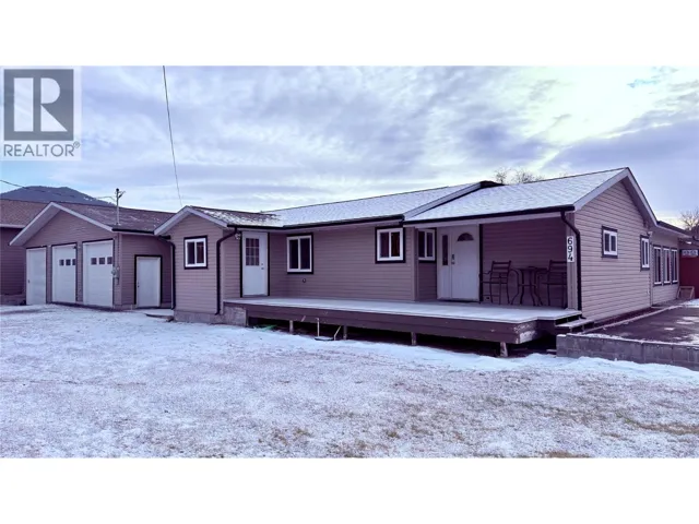 694 Palmerston Avenue, Midway, British Columbia V0H1M0
