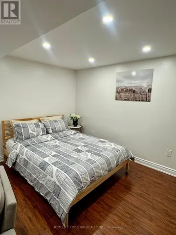 BASEMENT( BACHELOR ) - 62 LOWTHER AVENUE, Richmond Hill (Oak Ridges), Ontario L4E0T3