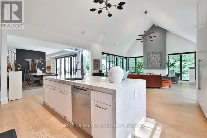 238 MINEOLA ROAD W, Mississauga (Mineola), Ontario L5G2X4