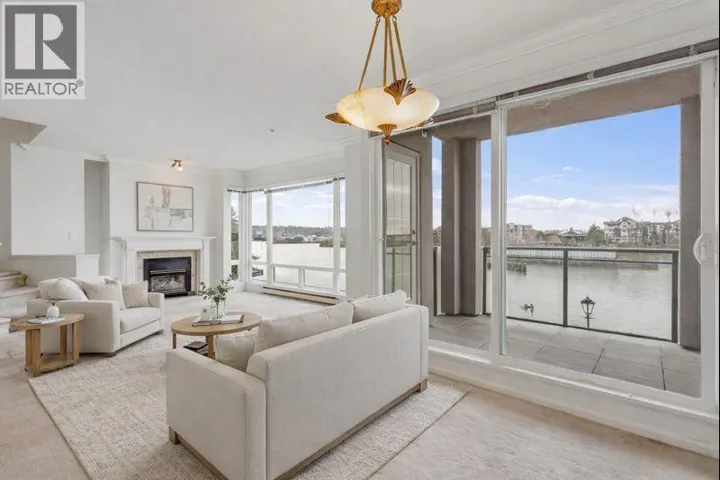 305 8 LAGUNA COURT, New Westminster, British Columbia V3M6M6