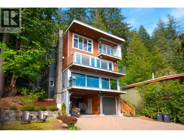 2867 PANORAMA DRIVE, North Vancouver, British Columbia V7G1V7