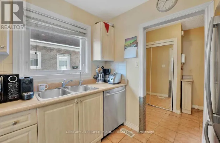 78 TOWN HOUSE CRESCENT, Brampton (Brampton East), Ontario L6W3C5