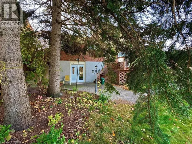 86 DEVONGLEN Drive, Kitchener, Ontario N2E2C5