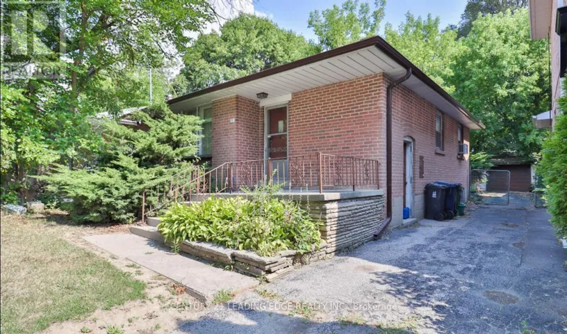 11 COLLINSON BOULEVARD, Toronto (Clanton Park), Ontario M3H3B7