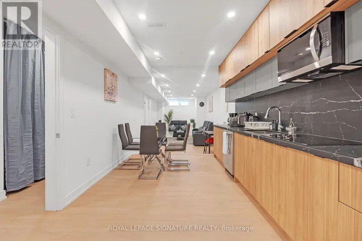 31 EDINBURGH DRIVE, Toronto (Lansing-Westgate), Ontario M3H1B5