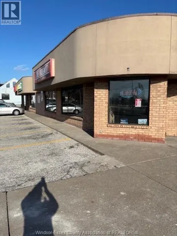 989 FRONT ROAD, LaSalle, Ontario N9J2A5