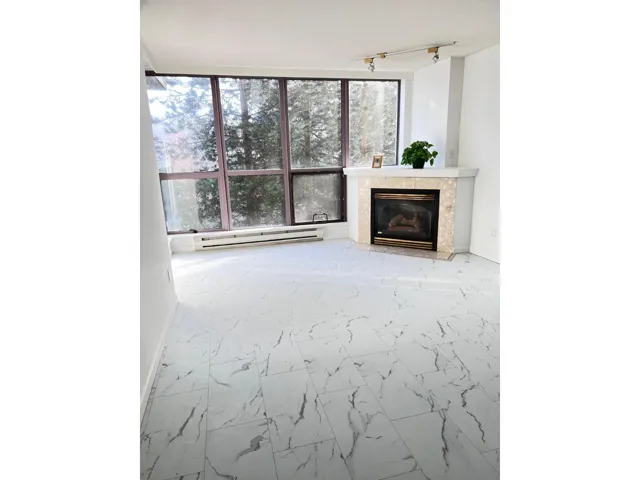 501 10899 UNIVERSITY DRIVE, Surrey, British Columbia V3T5V2