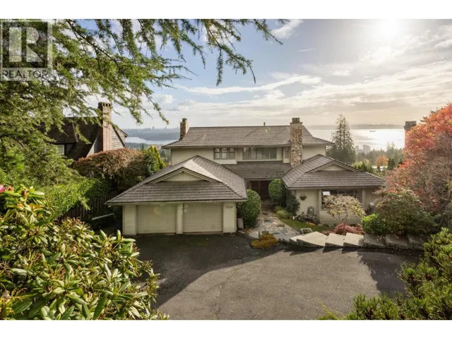 2346 WESTHILL DRIVE, West Vancouver, British Columbia V7S2Z5