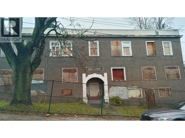 335 THIRTEENTH STREET, New Westminster, British Columbia V3M4L4