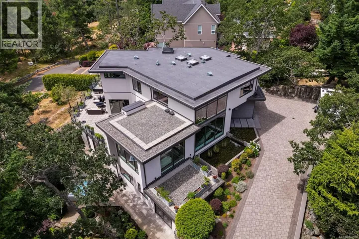 3724 Arbutus Ridge, Saanich, British Columbia V8N6B3